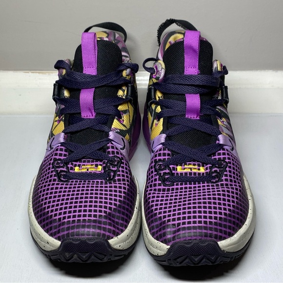 Nike Lebron Witness 7 SE GS Lakers Graffiti Sneakers Size 7Y Shoes - FD0209-001 - Picture 5 of 16